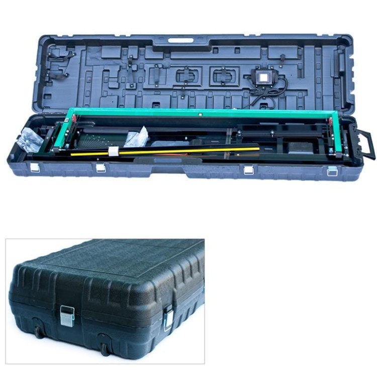 Walizka posiada kółka transportowe oraz wygodne uchwyty